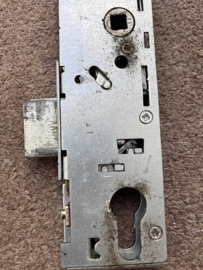 Close up image of the faulty gearbox